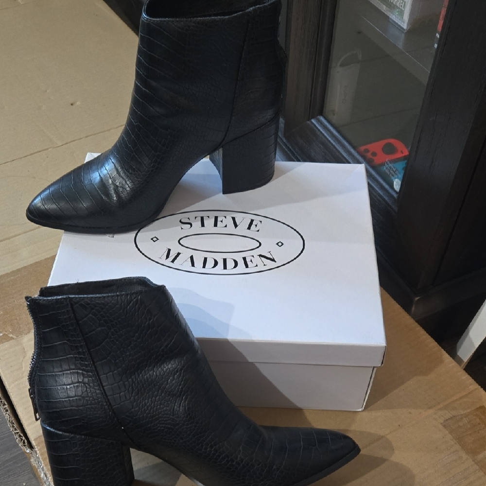 Steve Madden Black Heeled Boots with Chunky Block Heel